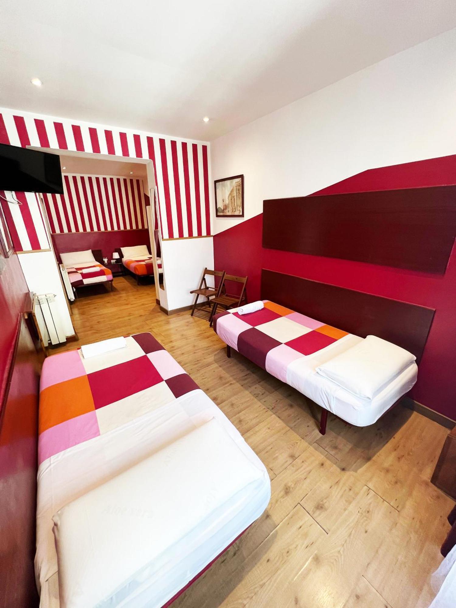 Hostal La Casa De La Plaza Madrid Buitenkant foto