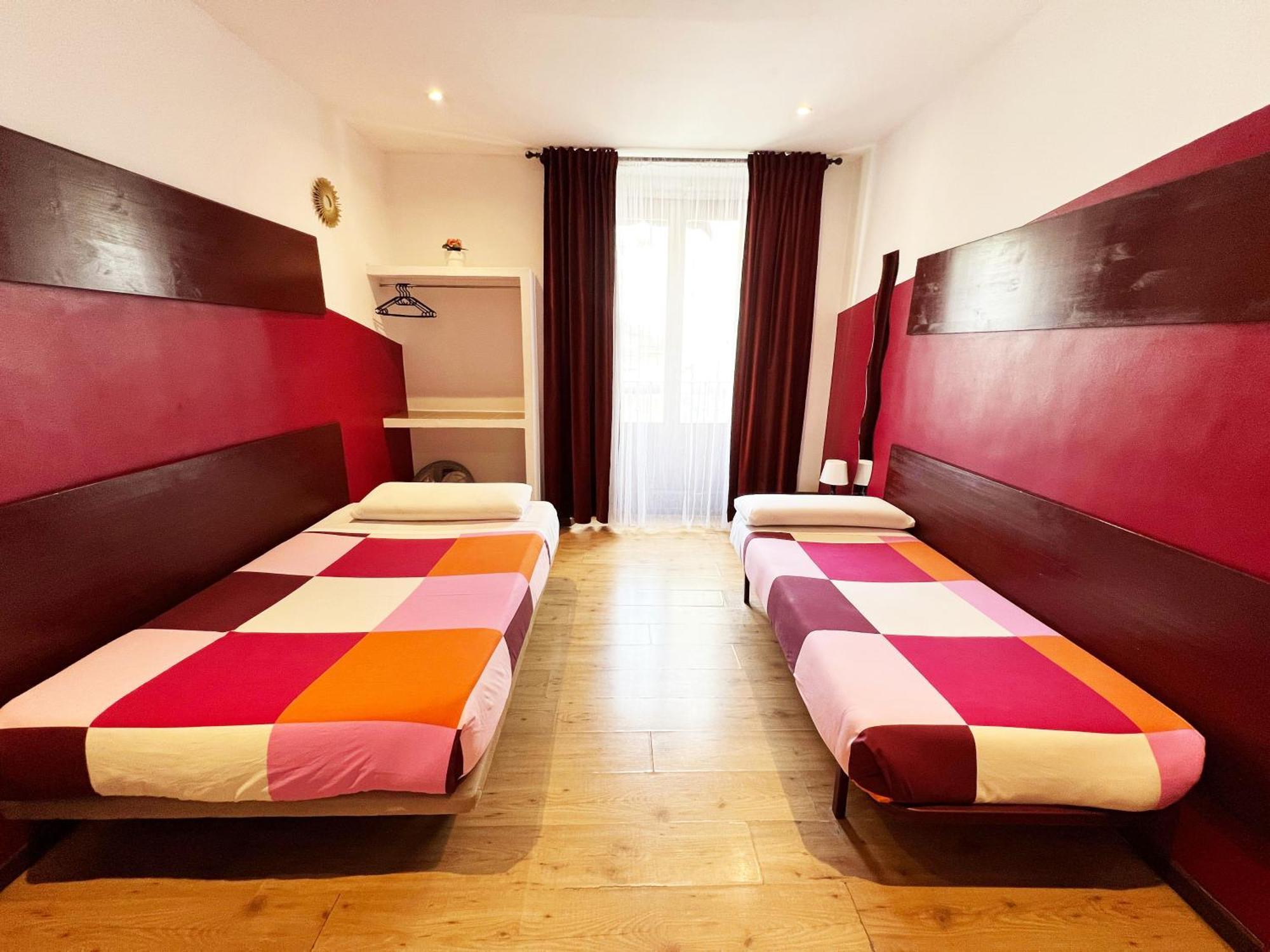 Hostal La Casa De La Plaza Madrid Buitenkant foto