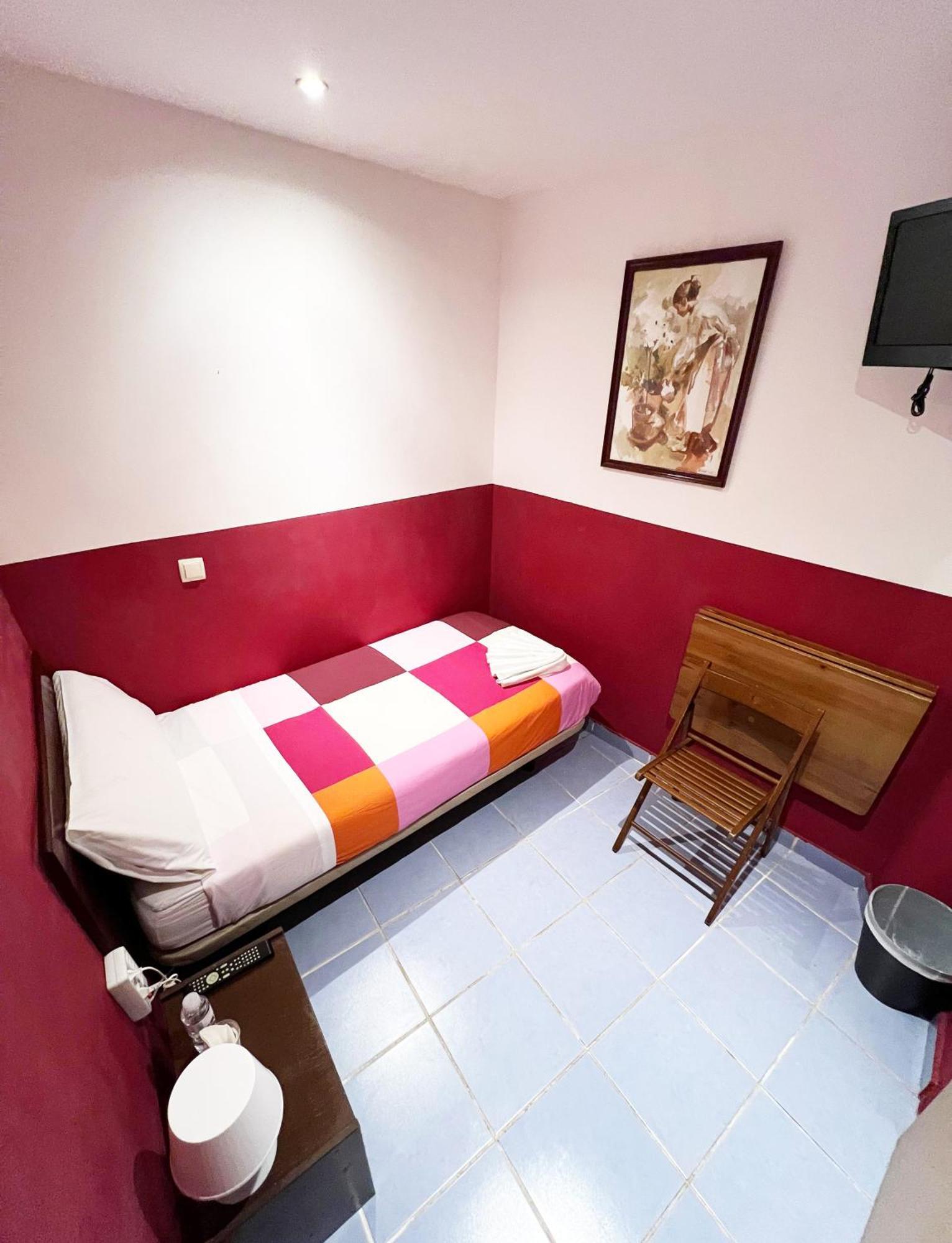 Hostal La Casa De La Plaza Madrid Buitenkant foto