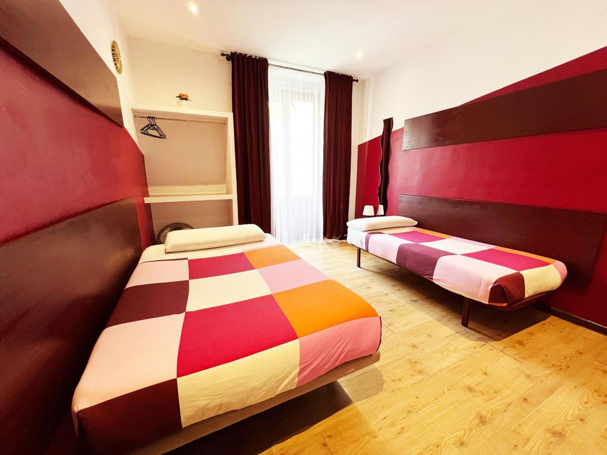 Hostal La Casa De La Plaza Madrid Buitenkant foto