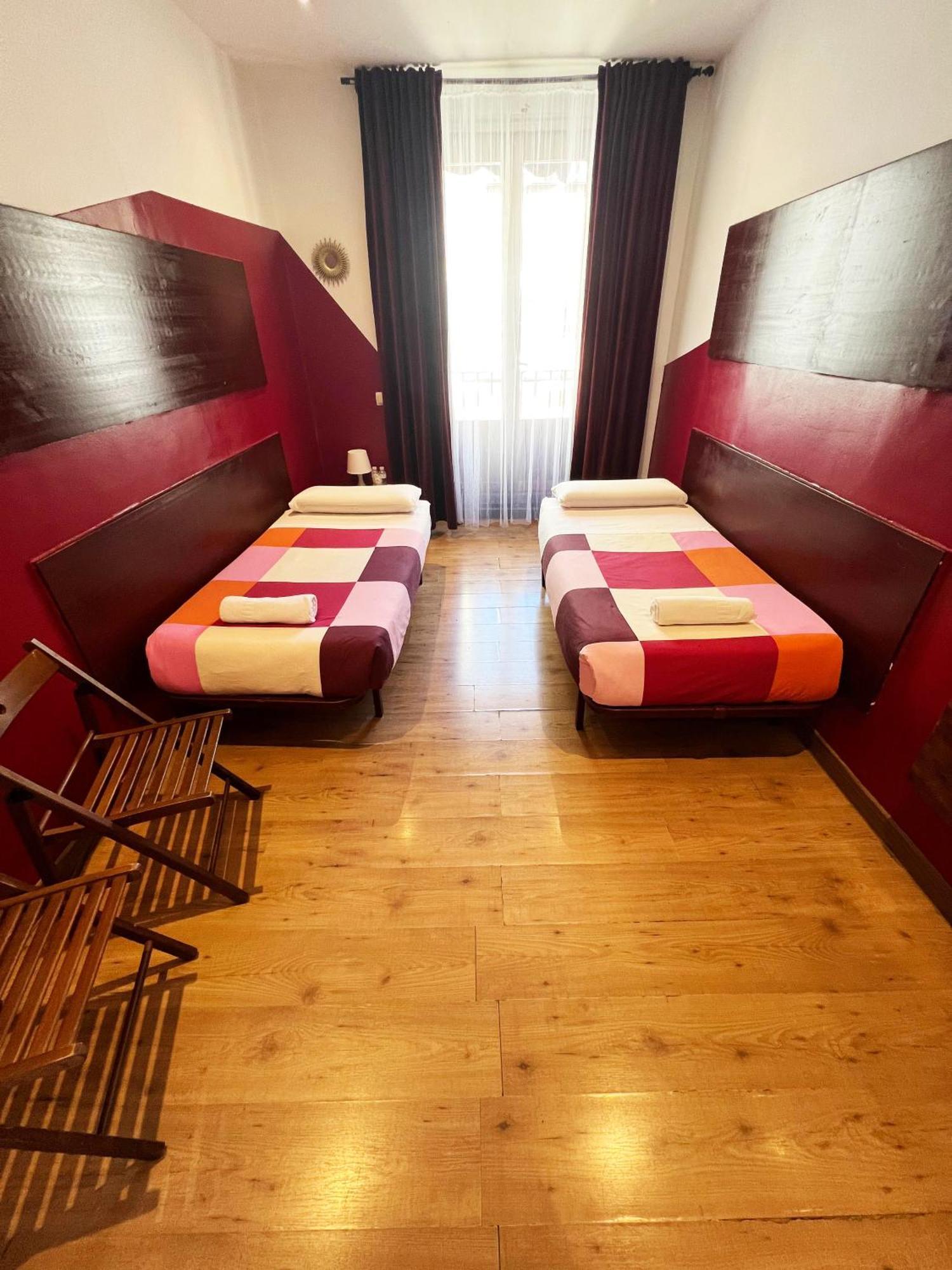 Hostal La Casa De La Plaza Madrid Buitenkant foto
