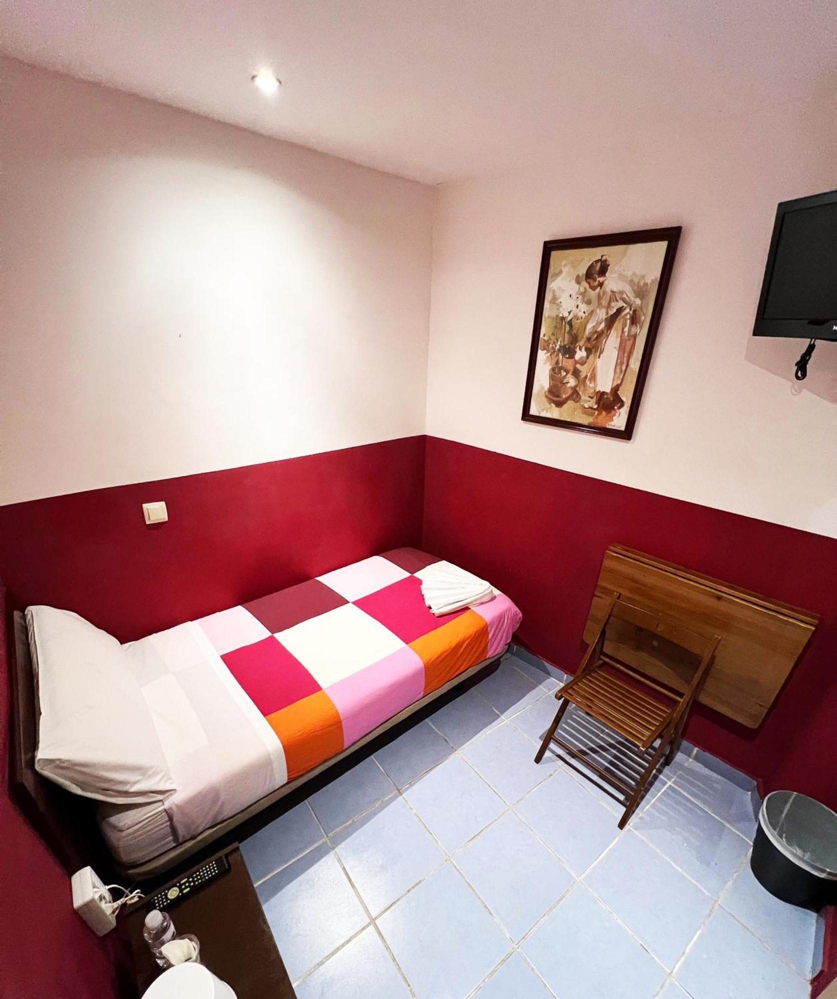 Hostal La Casa De La Plaza Madrid Buitenkant foto
