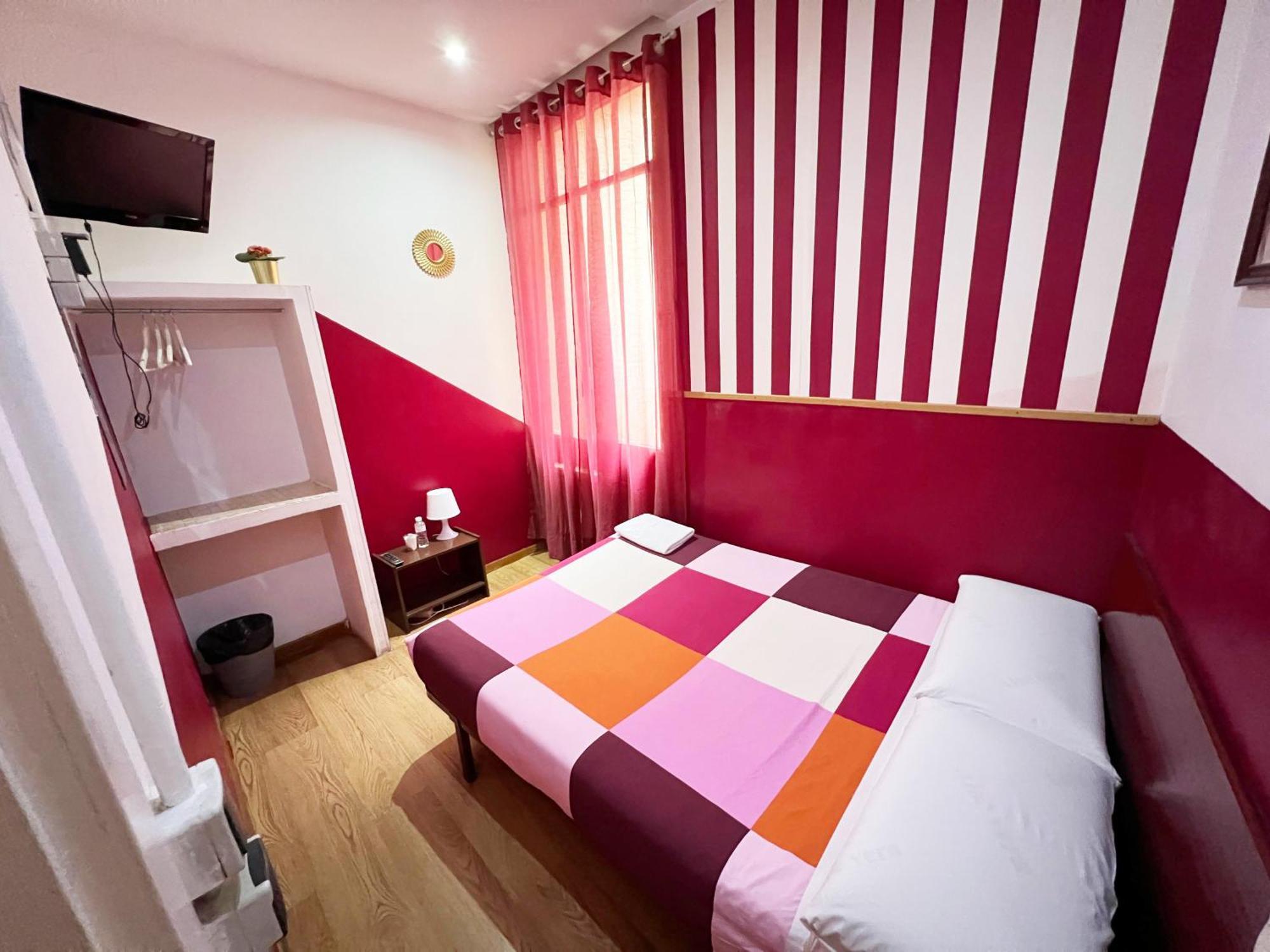 Hostal La Casa De La Plaza Madrid Buitenkant foto