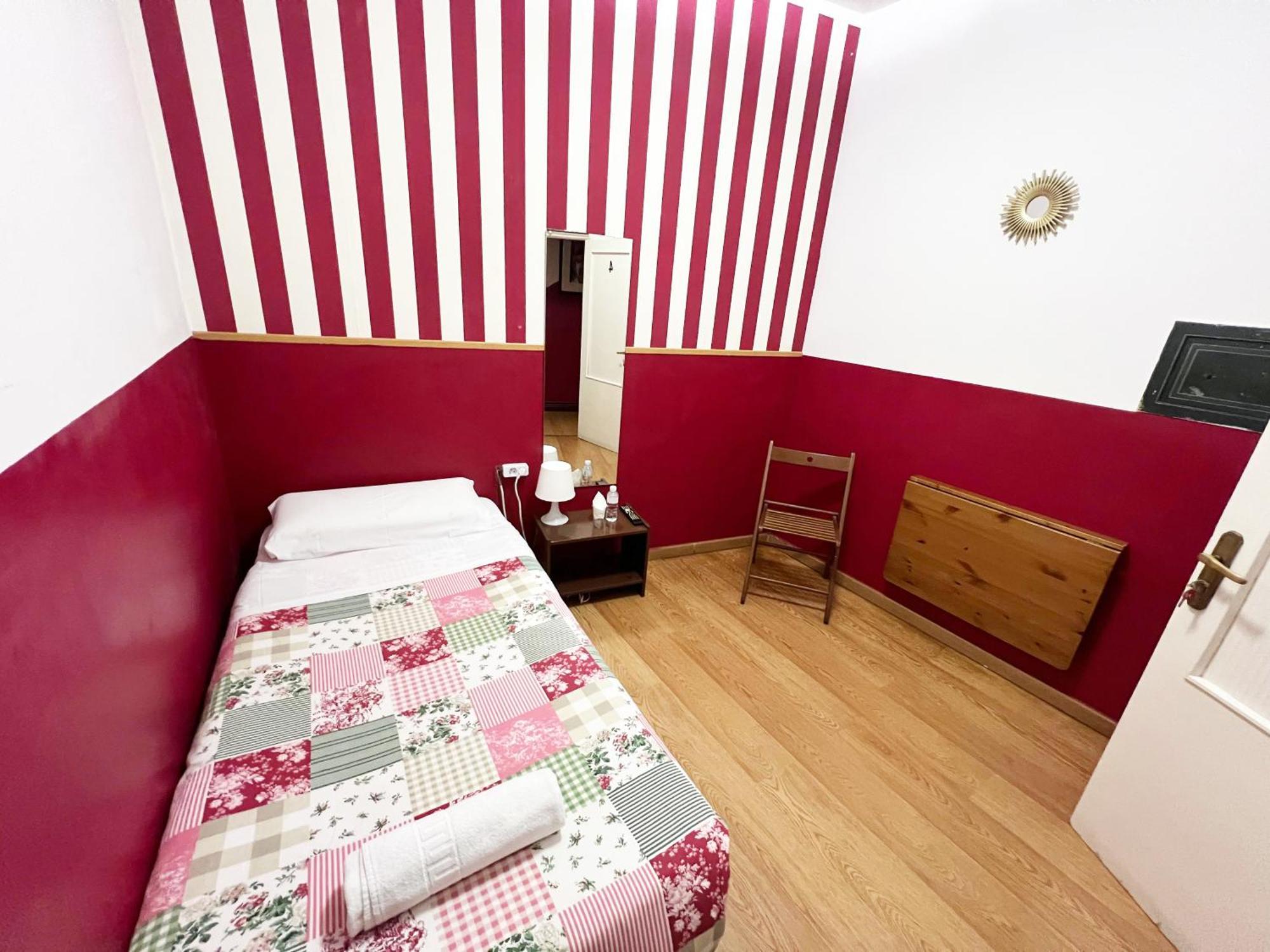 Hostal La Casa De La Plaza Madrid Buitenkant foto