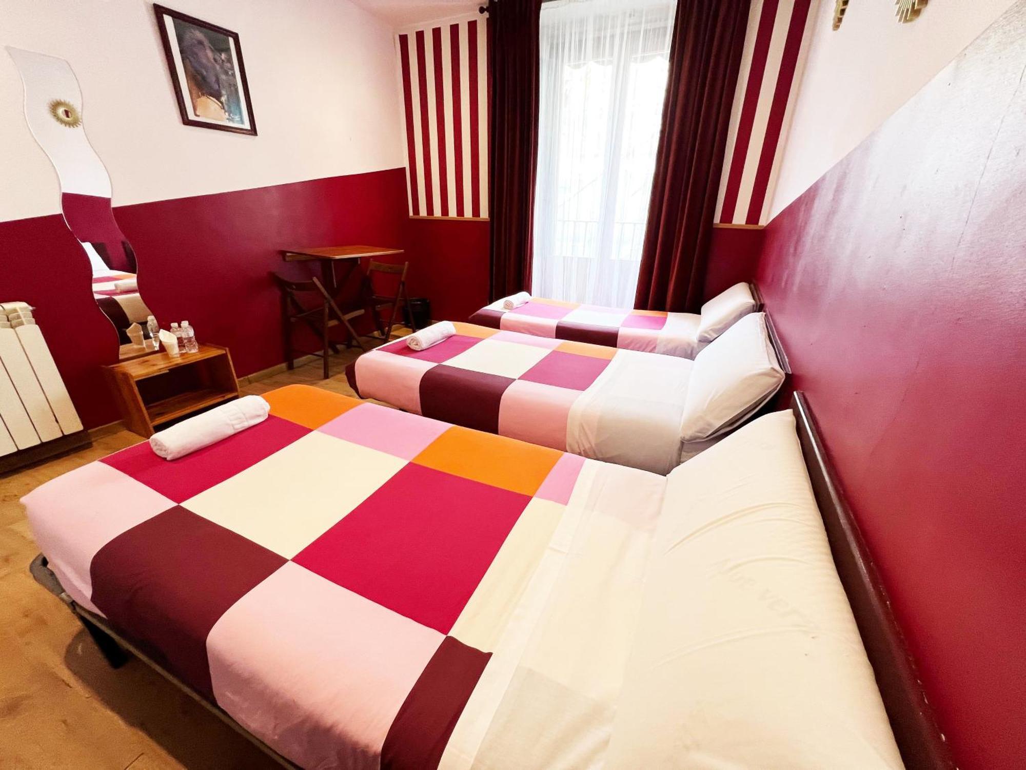 Hostal La Casa De La Plaza Madrid Buitenkant foto