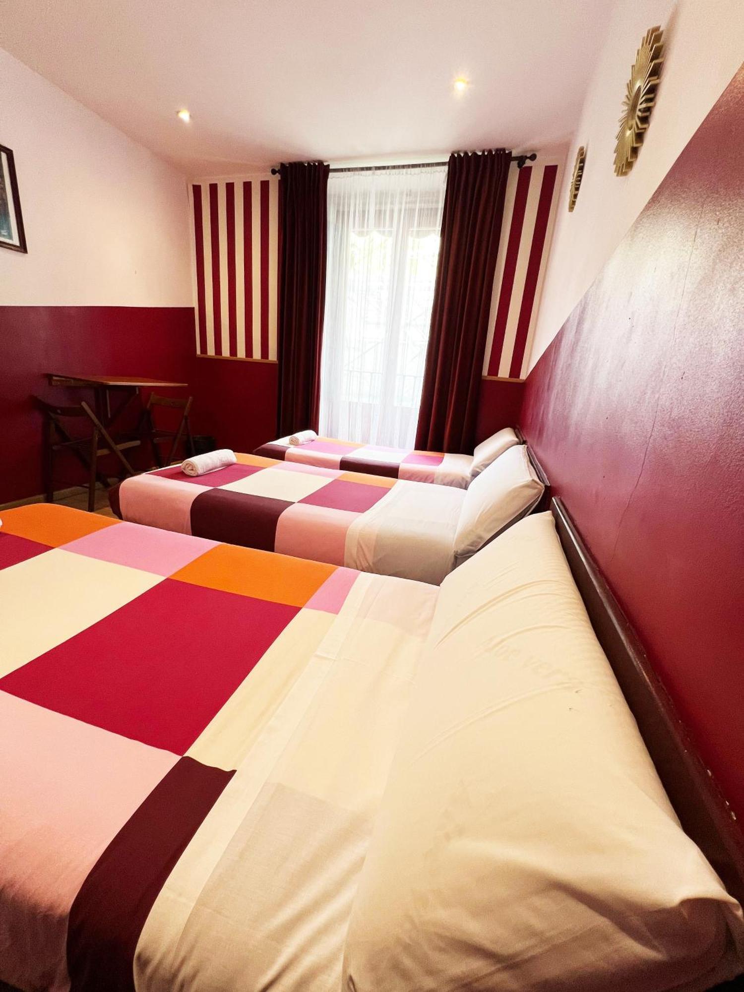 Hostal La Casa De La Plaza Madrid Buitenkant foto