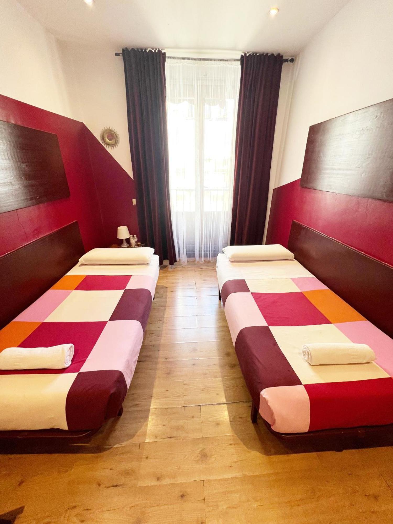 Hostal La Casa De La Plaza Madrid Buitenkant foto