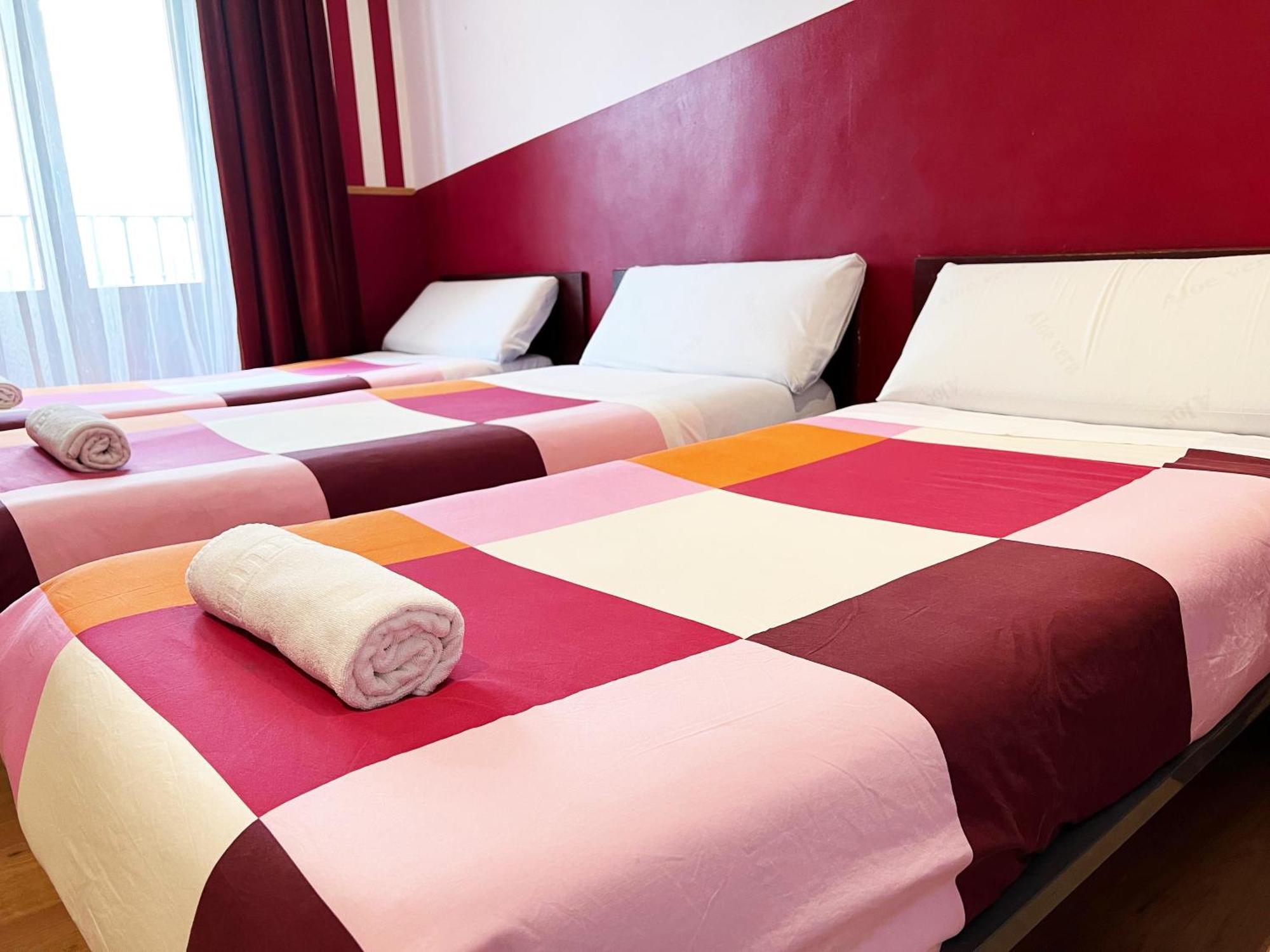 Hostal La Casa De La Plaza Madrid Buitenkant foto