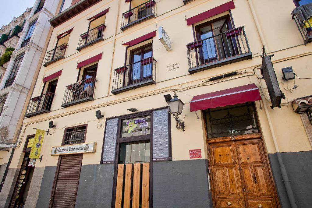 Hostal La Casa De La Plaza Madrid Buitenkant foto