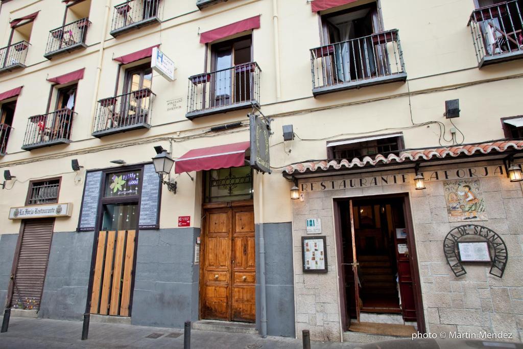 Hostal La Casa De La Plaza Madrid Buitenkant foto